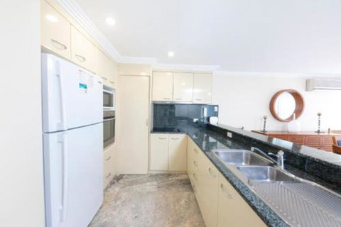 Whitesands Penthouse 1 - Great Ocean Road Tourism 4