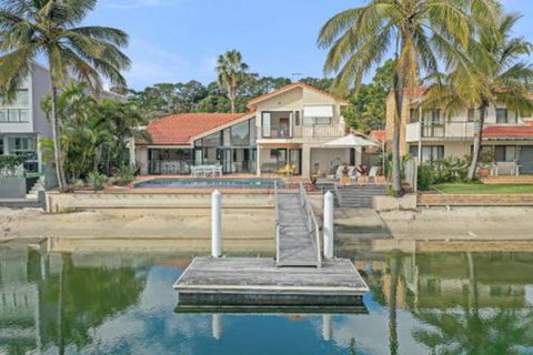Waterfront Luxury Noosa Heads - Great Ocean Road Tourism 4