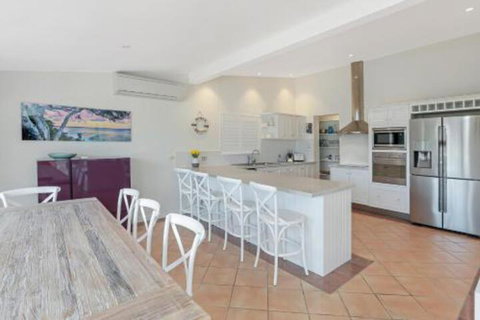 Waterfront Luxury Noosa Heads - Great Ocean Road Tourism 3