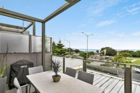 WATERFRONT TWO Position Perfect NEW LISTING 2019 - Great Ocean Road Tourism 3