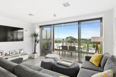 WATERFRONT TWO Position Perfect NEW LISTING 2019 - Great Ocean Road Tourism 0