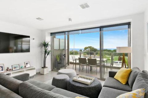 WATERFRONT TWO Position Perfect NEW LISTING 2019 - Great Ocean Road Tourism 4