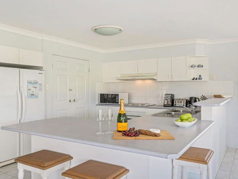Azure Waters Perfectly Positioned With Ocean Views - Great Ocean Road Tourism 2