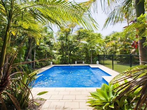 Beachfront Pool House Absolute Beachfront - Great Ocean Road Tourism 4