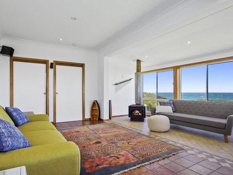 Blue Horizon Beachfront With Fireplace - Great Ocean Road Tourism 6