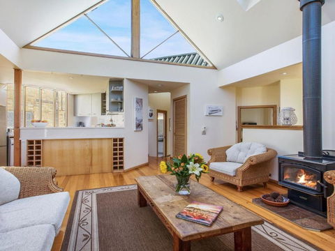 Maldas Retreat Air Con Fireplace & Outdoor Spa - Great Ocean Road Tourism 4