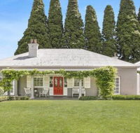 Nattai Lodge house  cottage in beautiful garden