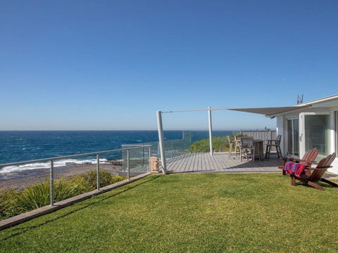 Rainbows End Soaring Views North To Gerroa - Great Ocean Road Tourism 5