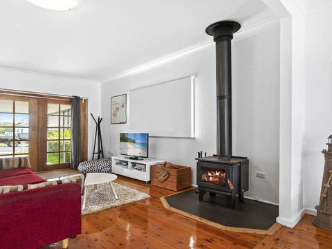 Sea Shack Renovated 1950s Beach House - Great Ocean Road Tourism 6