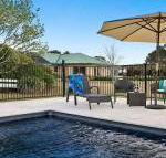 Sinden Park garden swimming pool rural vistas - Great Ocean Road Tourism