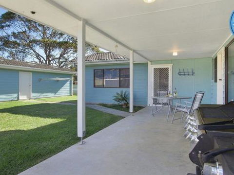 Soundwaves Games Room With Table Tennis - Great Ocean Road Tourism 3