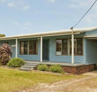 Tea Tree Cottage great yard for pets  kids - Great Ocean Road Tourism