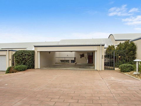 Tilbury Breeze Ocean Views Comfort & Style - Great Ocean Road Tourism 1