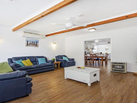 Whispering Waves Relaxing Beach House - Great Ocean Road Tourism 6