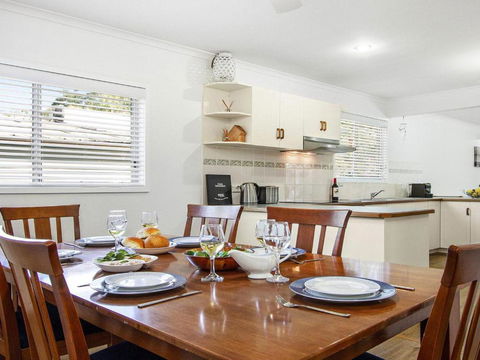 Whispering Waves Relaxing Beach House - Great Ocean Road Tourism 3