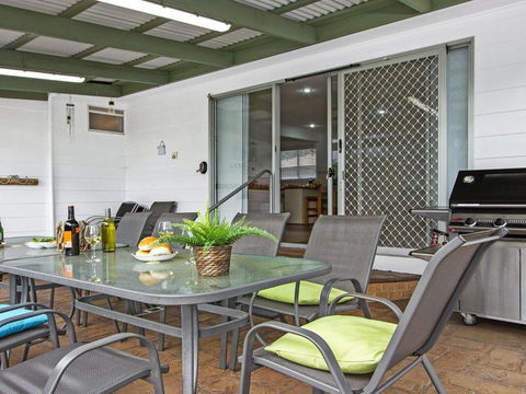 Whispering Waves Relaxing Beach House - Great Ocean Road Tourism 4