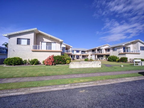 Villa Bianca 10 Opposite The Tanks - Great Ocean Road Tourism 1