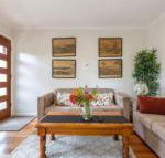 Spacious Bungalow5min walk to station5min to Box HillWiFiParking - Great Ocean Road Tourism