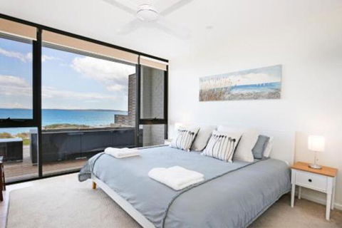 Azure Absolute Beachfront Pet Friendly - Great Ocean Road Tourism 6