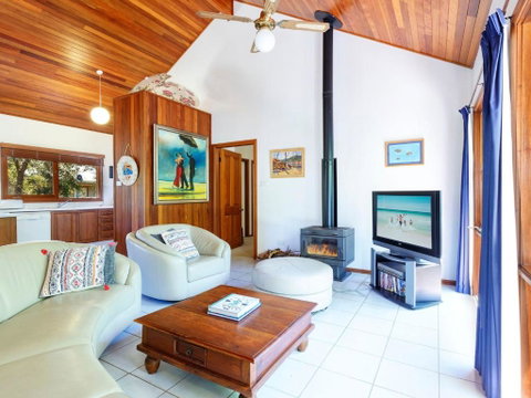 Semaphore Beach House - Great Ocean Road Tourism 4