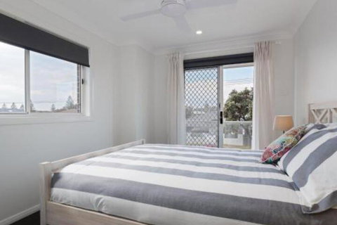 Birubi Breezes 2 / 7 Fitzroy St. Large Duplex With Air Conditioning WIFI & Only 5 Minute Walk To The Beach - Great Ocean Road Tourism 2
