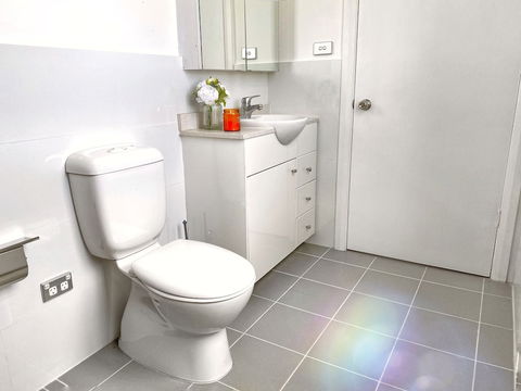 Commercial Hay Hotel - Great Ocean Road Tourism 6