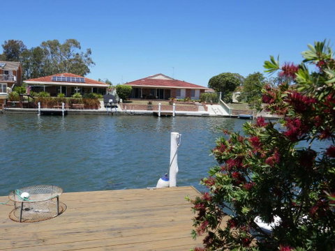Waterfront Haven With Jetty Mooring & WiFI - Great Ocean Road Tourism 3