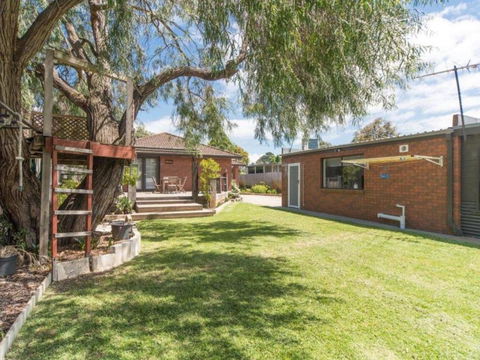 Family Foreshore Favourite - Great Ocean Road Tourism 4