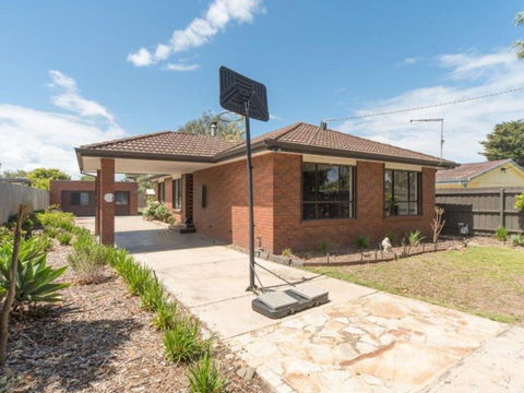 Family Foreshore Favourite - Great Ocean Road Tourism 6