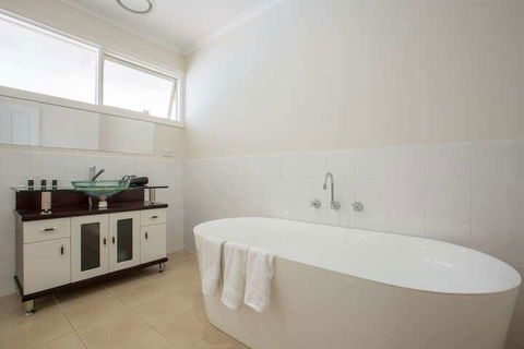 Spacious Comfortable Home In Wheelers Hill+pool - Great Ocean Road Tourism 2