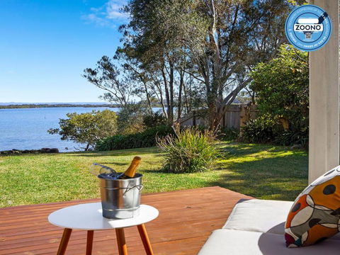 Braeside Waterfront Fireplace - Great Ocean Road Tourism 2