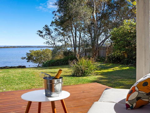 Braeside Waterfront Fireplace - Great Ocean Road Tourism 5