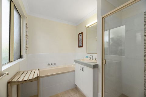 Fabulous Pet Friendly Family Home - 3 Carribean Court - Great Ocean Road Tourism 2