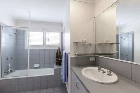 Home Away From Home With Sweeping Ocean Views Unit 12 60 Peregian Esplanade - Great Ocean Road Tourism 3