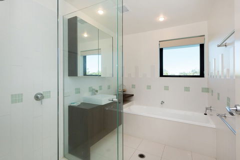 Stylish Beach Side Apartment Unit 5 33 Lorikeet Drive - Great Ocean Road Tourism 2