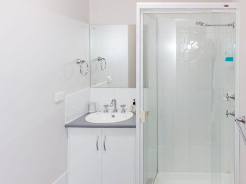 20 Lady Bay Road - Great Ocean Road Tourism 1
