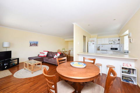 Sunbright 2/5 Petrel Street - Great Ocean Road Tourism 3