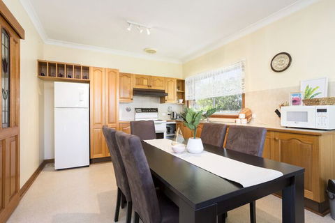 South Coast Getaway House Sleeping 8 Guests - Great Ocean Road Tourism 2