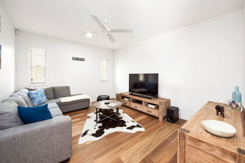 Pet Friendly, New House Peregian Breeze Drive, Peregian Beach - Great Ocean Road Tourism 5