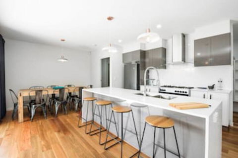 Pet Friendly, New House Peregian Breeze Drive, Peregian Beach - Great Ocean Road Tourism 0