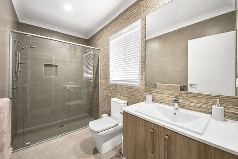 Pet Friendly, New House Peregian Breeze Drive, Peregian Beach - Great Ocean Road Tourism 7