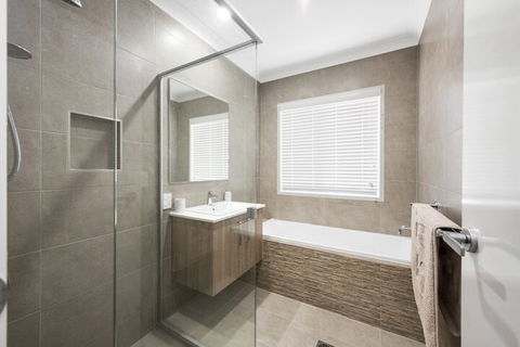 Pet Friendly, New House Peregian Breeze Drive, Peregian Beach - Great Ocean Road Tourism 6