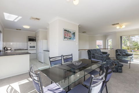 The Burswood Townhouse - Great Ocean Road Tourism 7