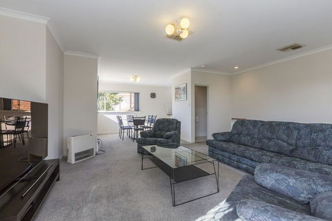 The Burswood Townhouse - Great Ocean Road Tourism 4