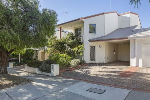The Burswood Townhouse - Great Ocean Road Tourism 1