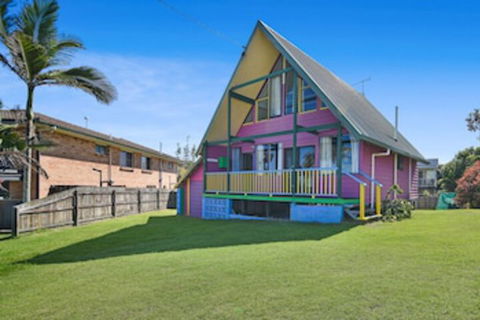 Chalet By The Sea, 10 Pelican Street, Peregian Beach - Great Ocean Road Tourism 0