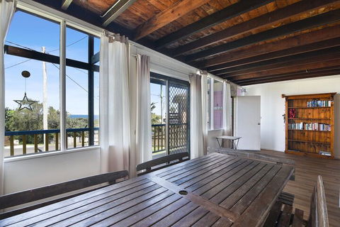 Chalet By The Sea, 10 Pelican Street, Peregian Beach - Great Ocean Road Tourism 4