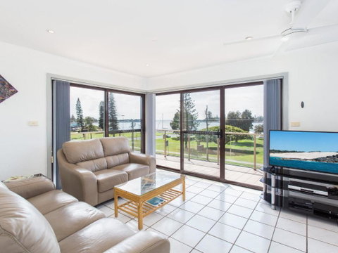 Oxley 8 At Tuncurry - Great Ocean Road Tourism 1