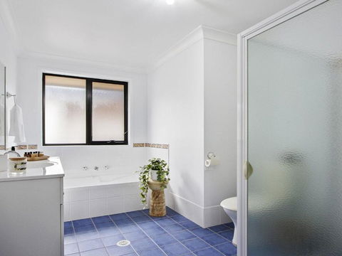 The Great White Beach Living At Its Best - Great Ocean Road Tourism 3