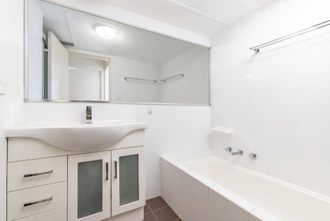 Beachpoint Unit 402 28 North Street - Great Ocean Road Tourism 4